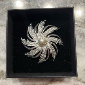 Vintage Sarah Coventry brooch